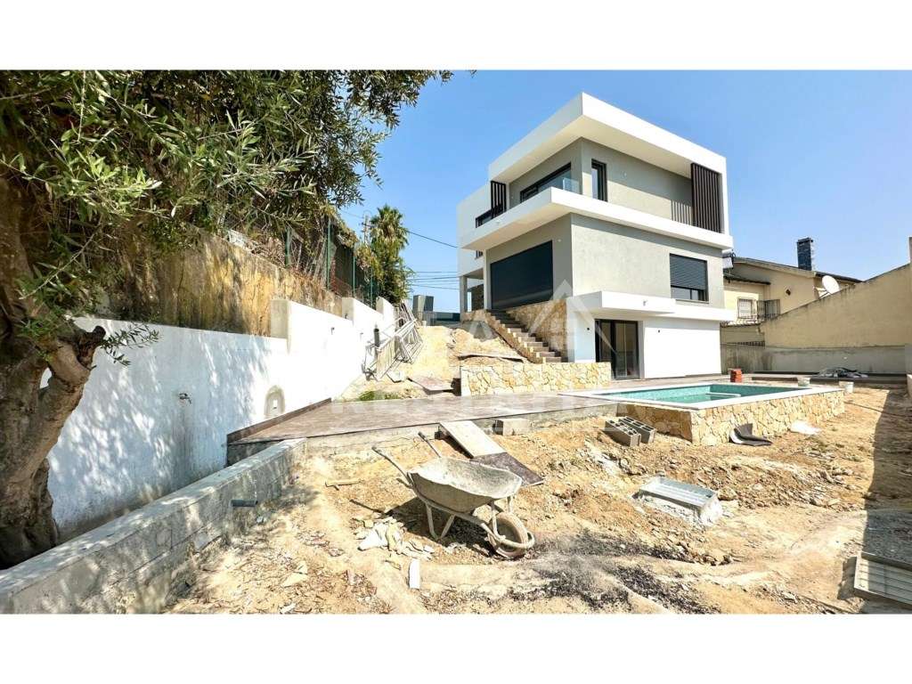 Moradia Nova T4+1 Isolada com Piscina - Charneca de Caparica (Almada) - Grande imagem: 4/32