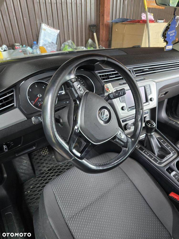 Volkswagen Passat - 6