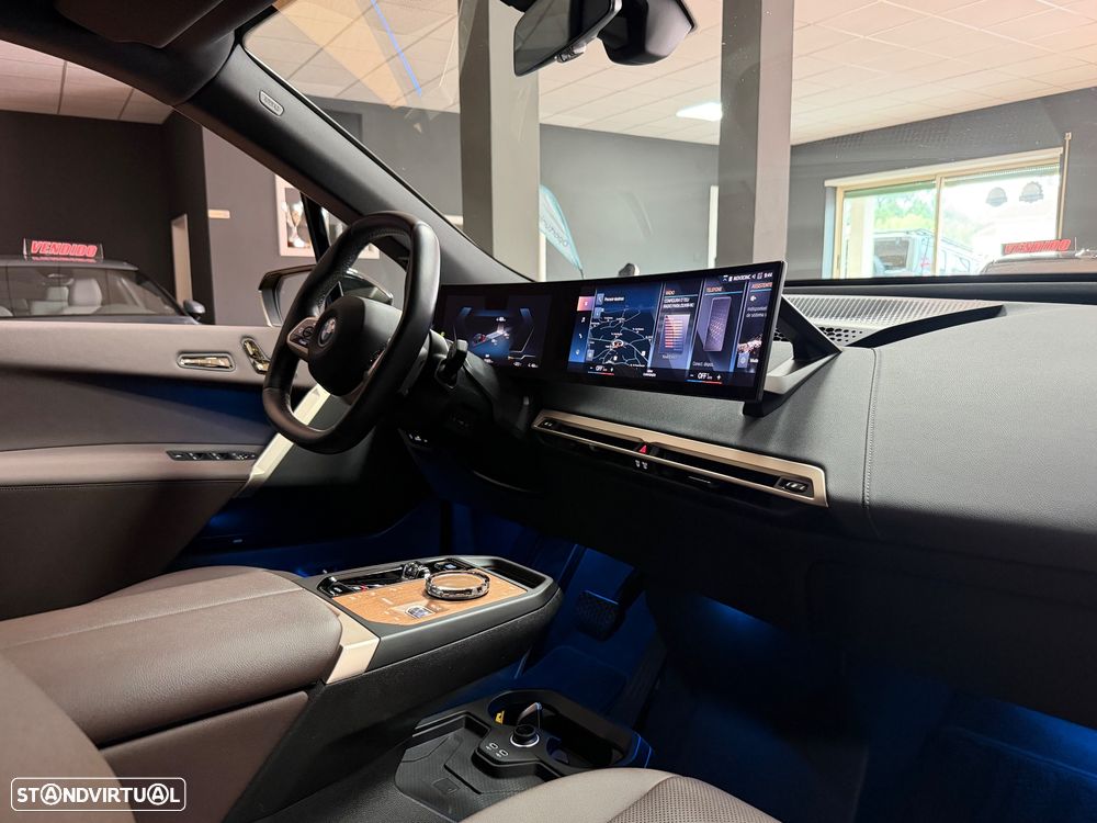 BMW iX xDrive 50 Pack Desportivo - 17