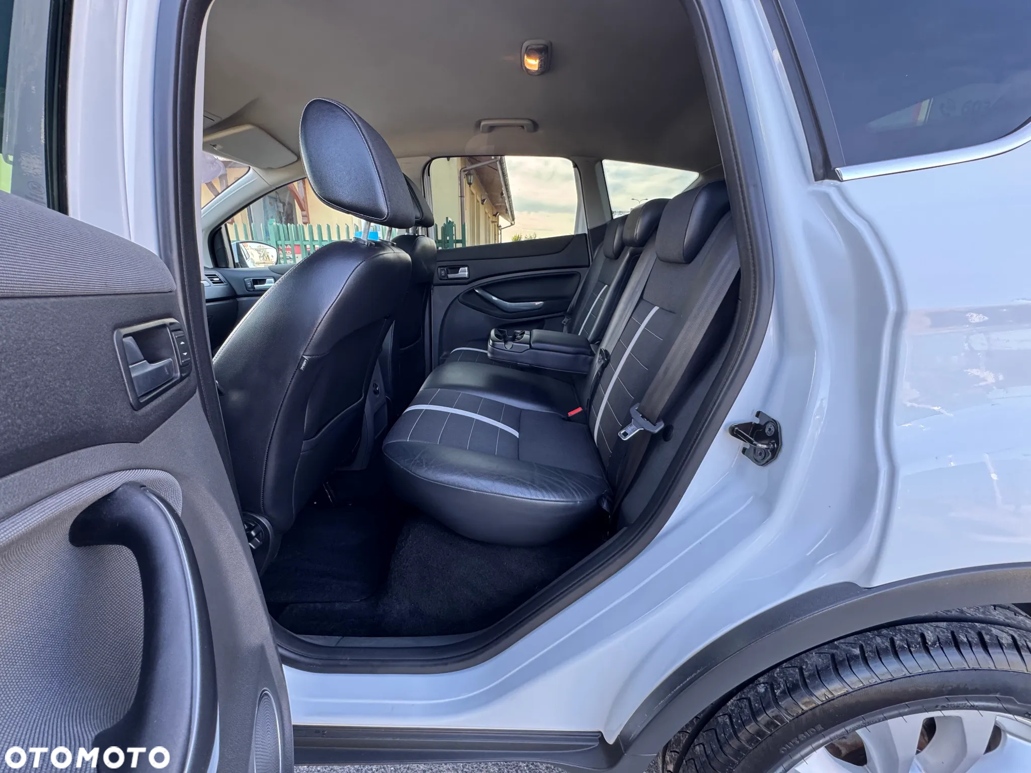 Ford Kuga 2.0 TDCi 2x4 Titanium - 17