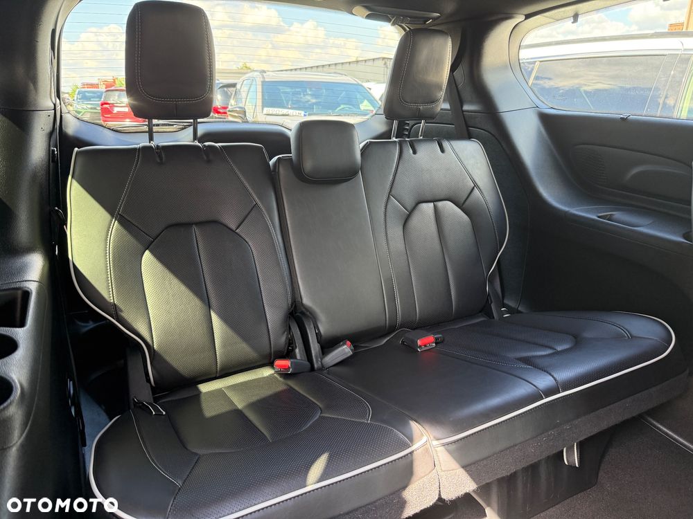 Chrysler Pacifica - 31