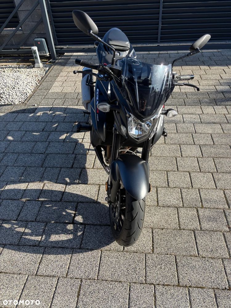Suzuki GSX - 6