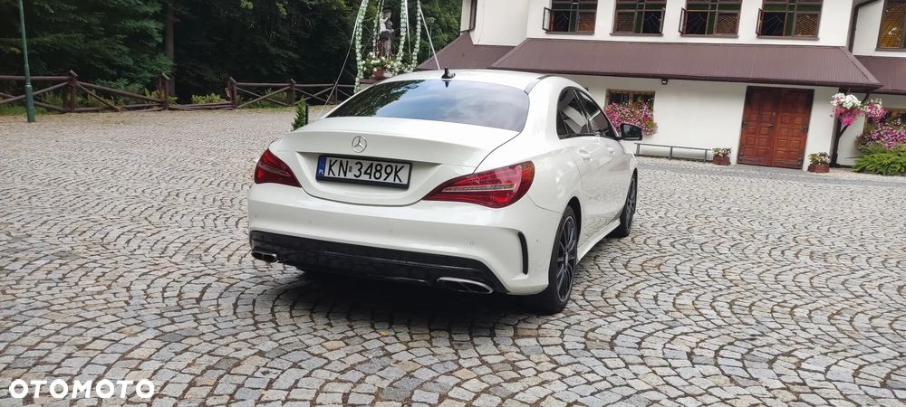 Mercedes-Benz CLA 180 AMG Line - 2