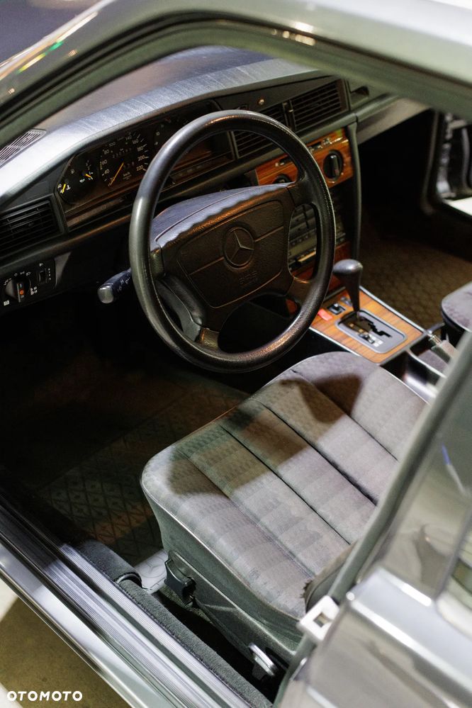 Mercedes-Benz W201 (190) - 5