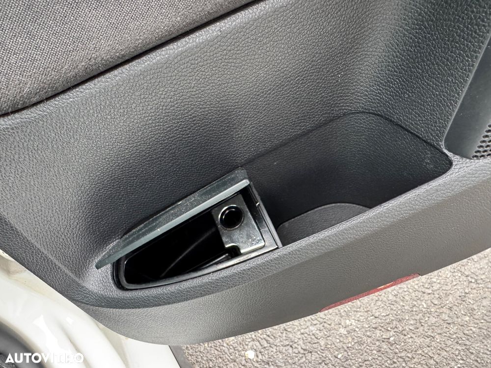 Volkswagen Golf 1.6 TDI DPF DSG Comfortline - 26