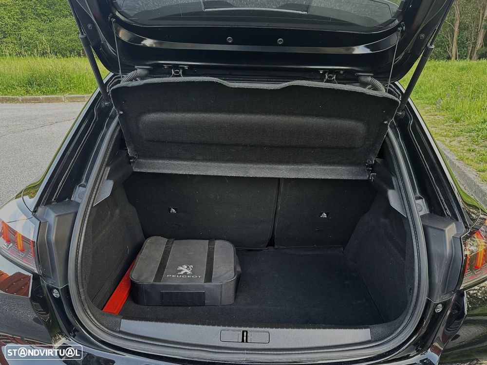 Peugeot e-208 Allure+ - 16