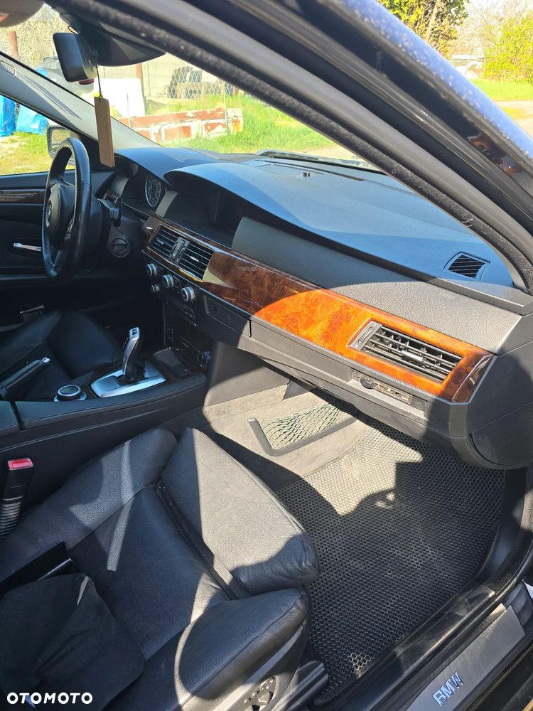 BMW Seria 5 550i - 8
