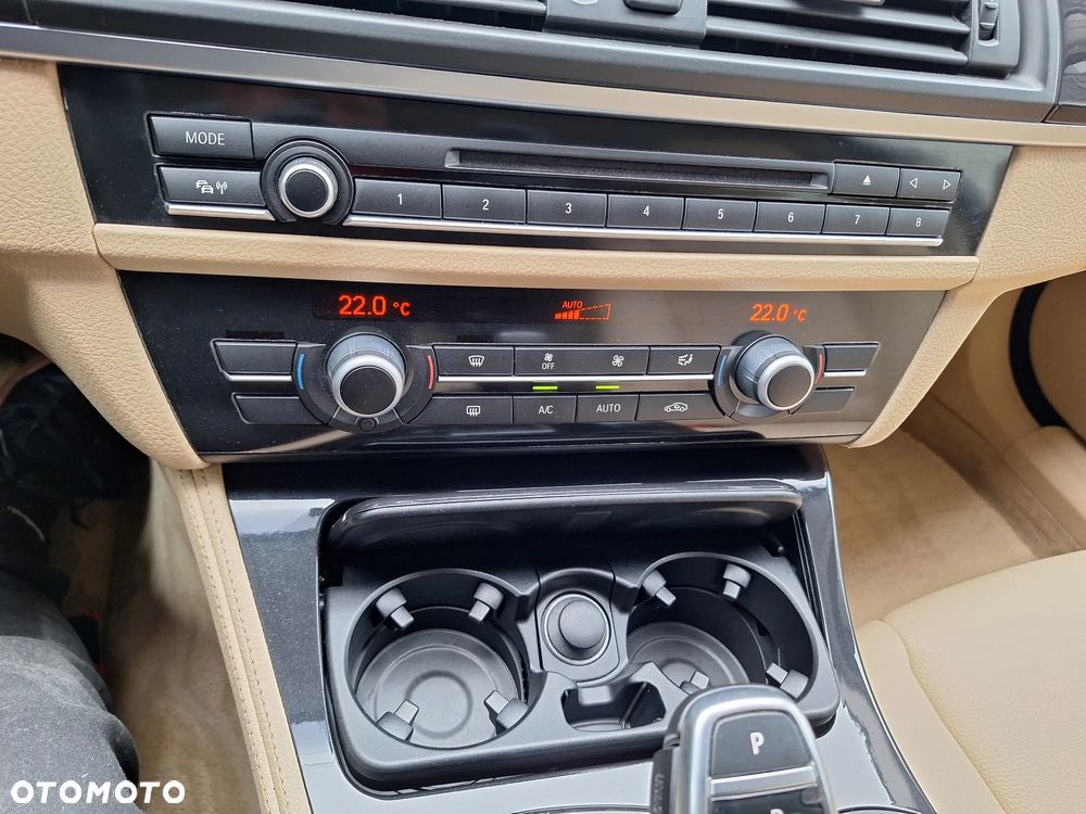 BMW Seria 5 525d xDrive Sport-Aut Luxury Line - 25