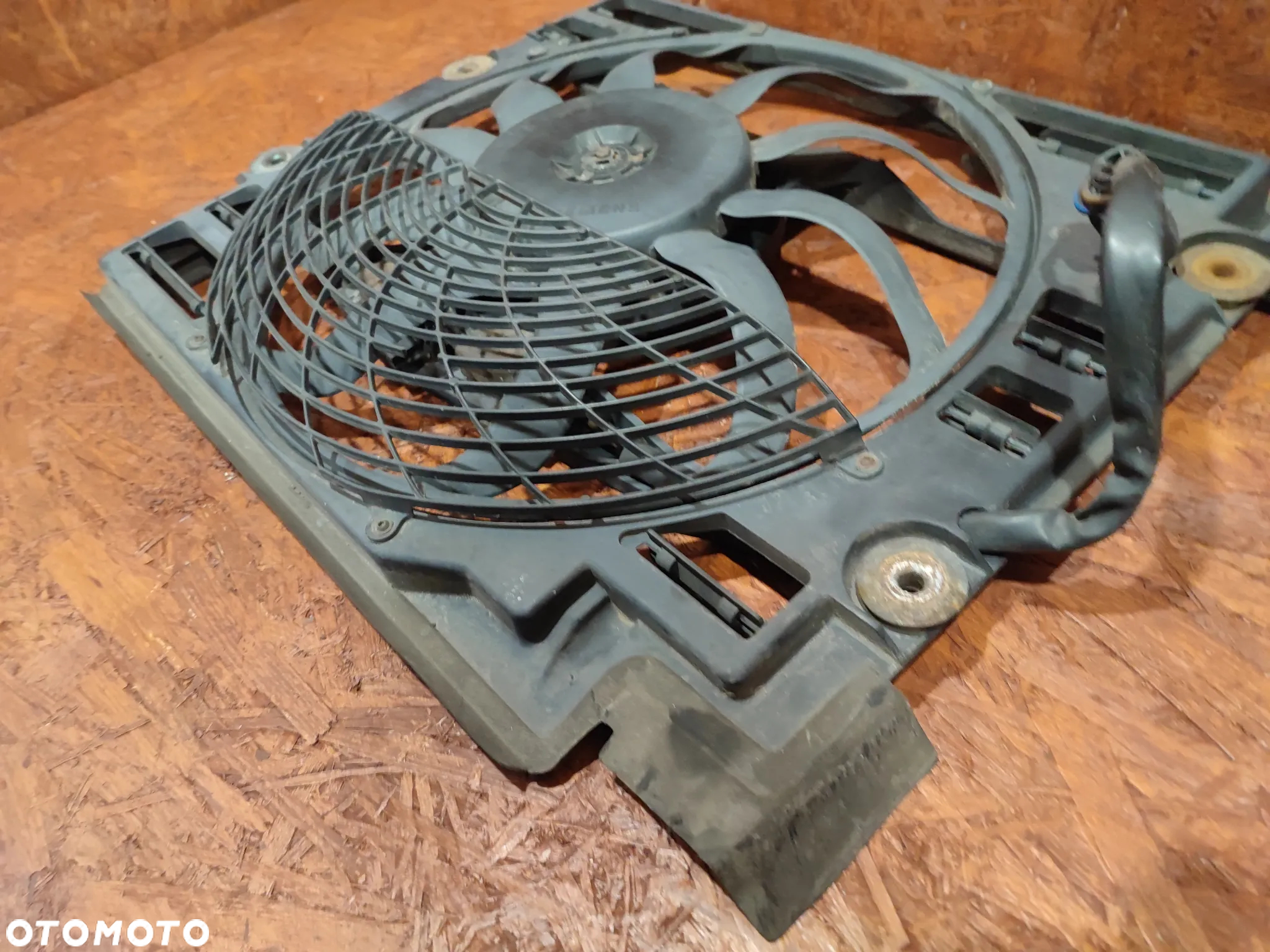 BMW E39 ORYGINALNY WENTYLATOR KLIMATYZACJI / ELEKTRYCZNY WIATRAK 4 PINY CHŁODNICY KLIMY O NR. 64 54 6 919 058 / 64 54 8 373 003  / 64 50 6 908 031 /  64 54 6 921 396 OEM SPRAWNY W 100% - 5