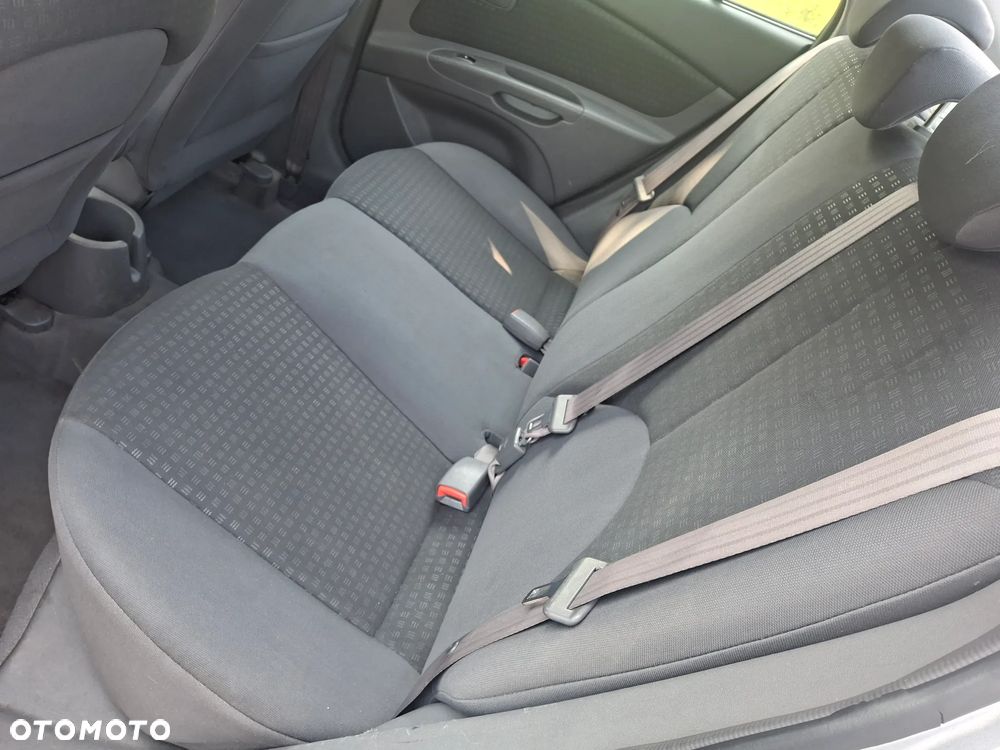 Kia Rio 1.4 Family + - 12