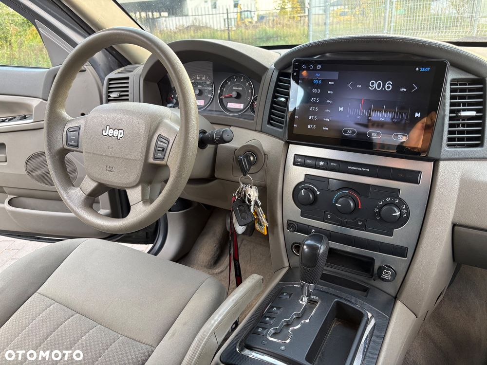 Jeep Grand Cherokee - 29