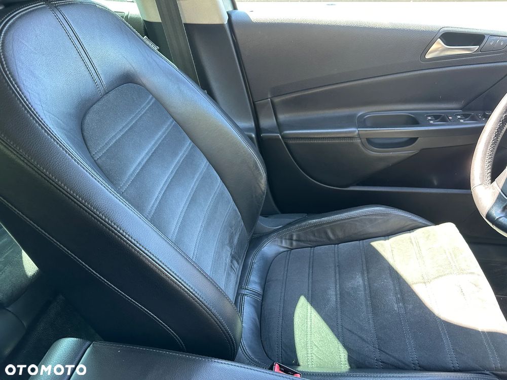 Volkswagen Passat 1.8 TSI Exclusive - 25