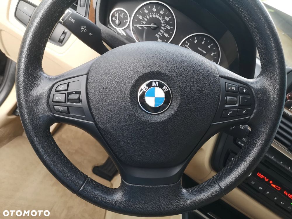 BMW Seria 3 320i Luxury Line - 14