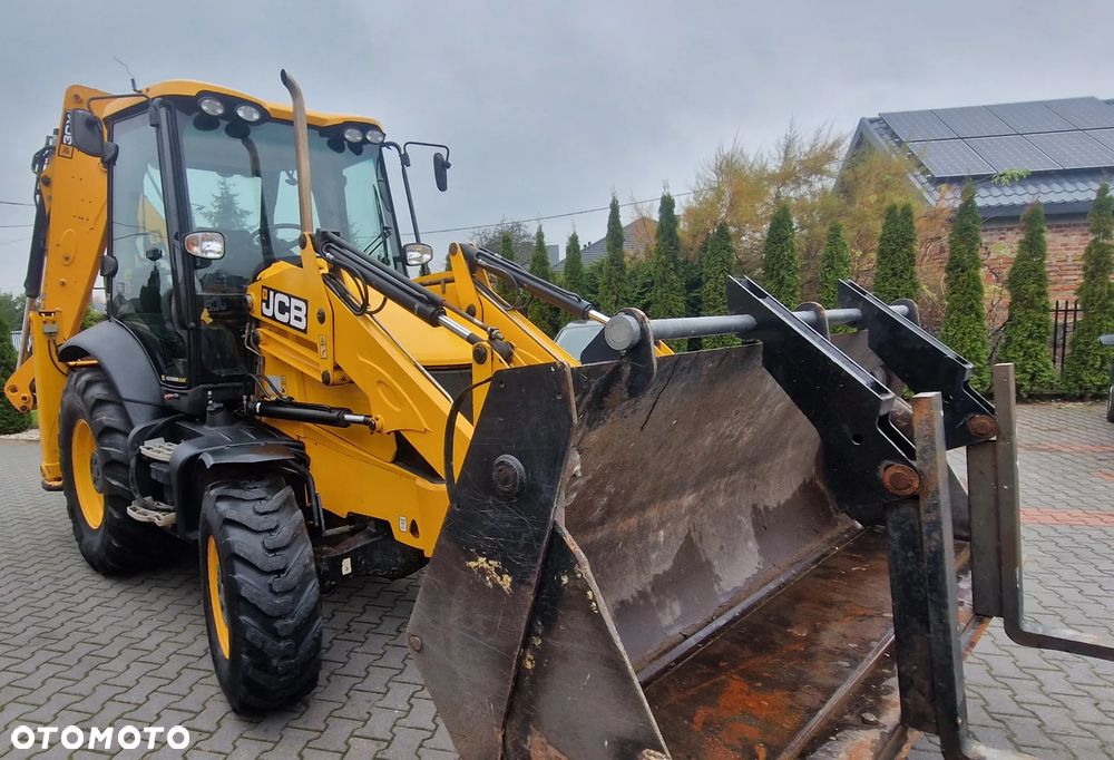 JCB 3cx - 12