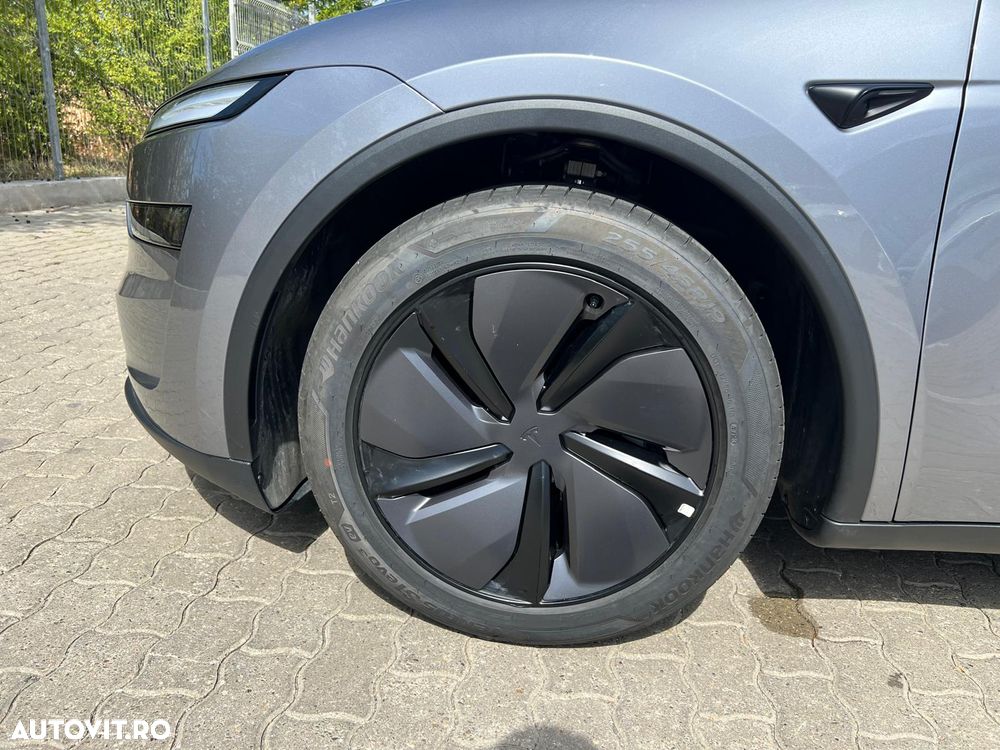 Tesla Model Y - 7