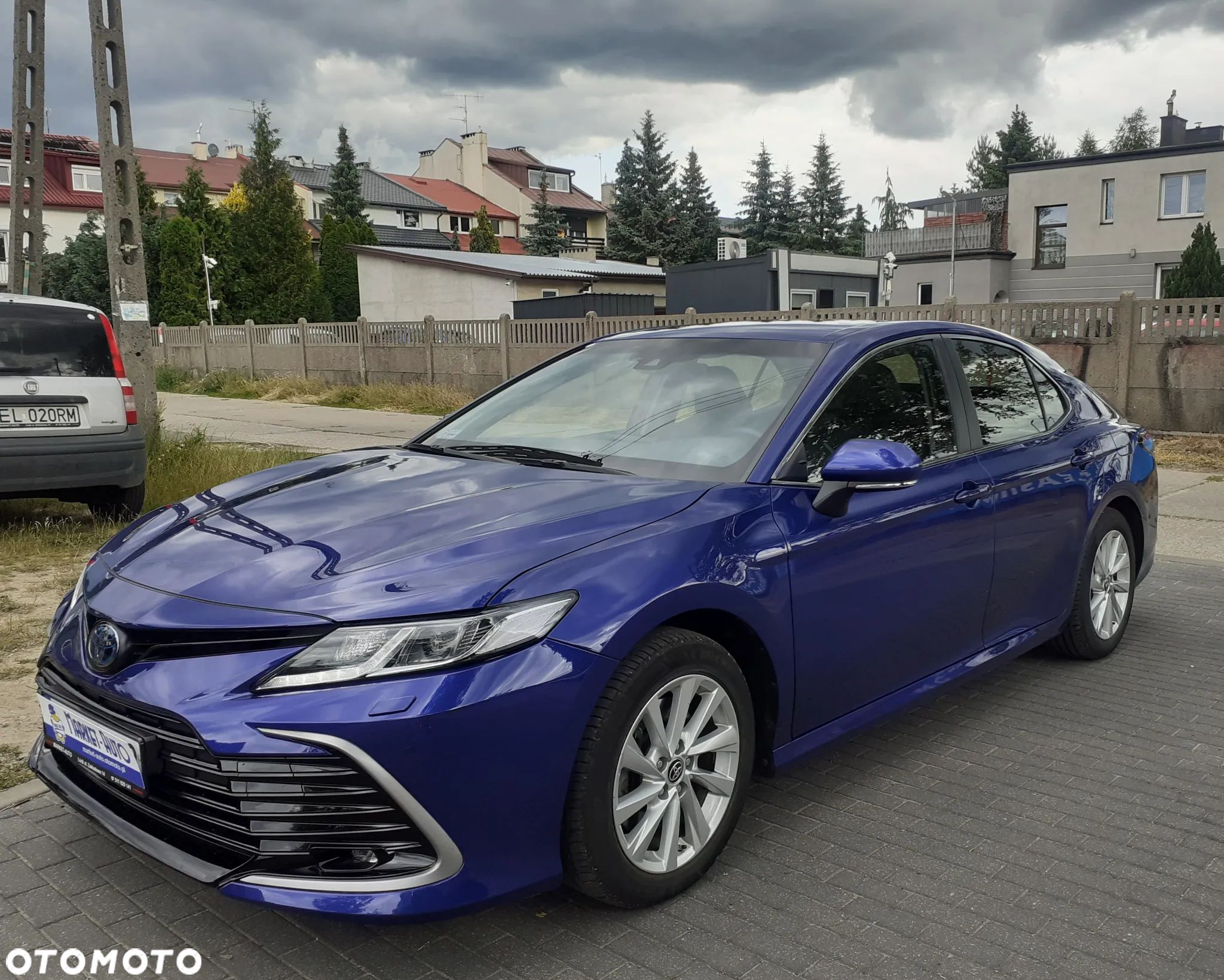 Toyota Camry - 1