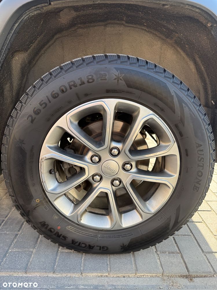 Jeep Grand Cherokee - 26