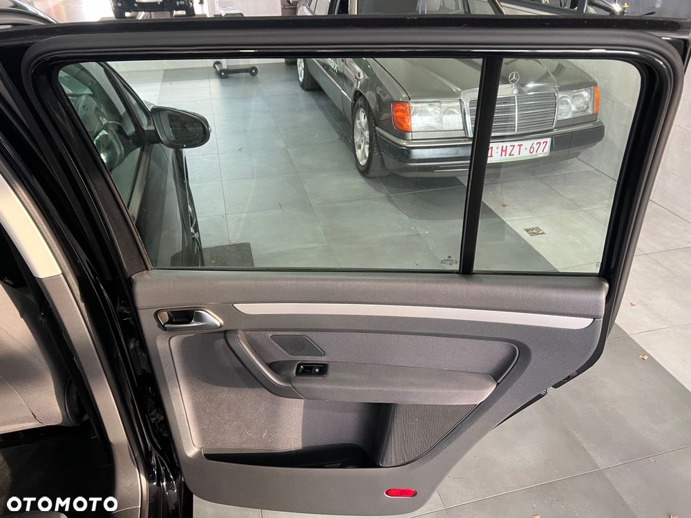 Volkswagen Touran 1.6 TDI DPF BlueMot Comfortline - 29