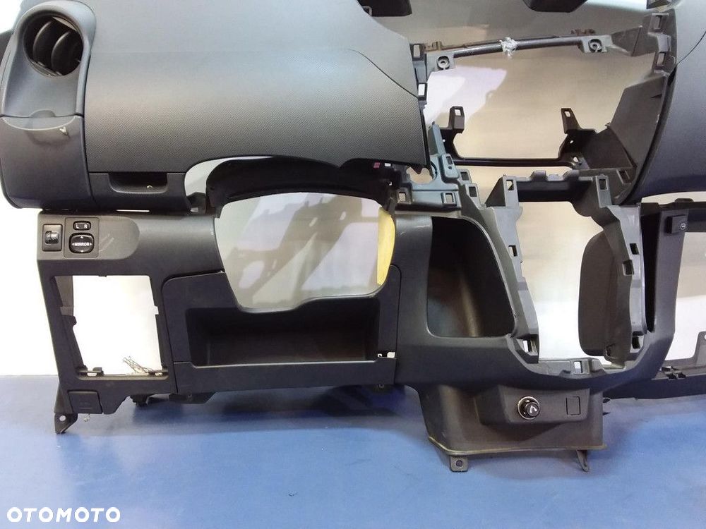 TOYOTA YARIS II 3D DESKA ROZDZIELCZA KONSOLA - 4
