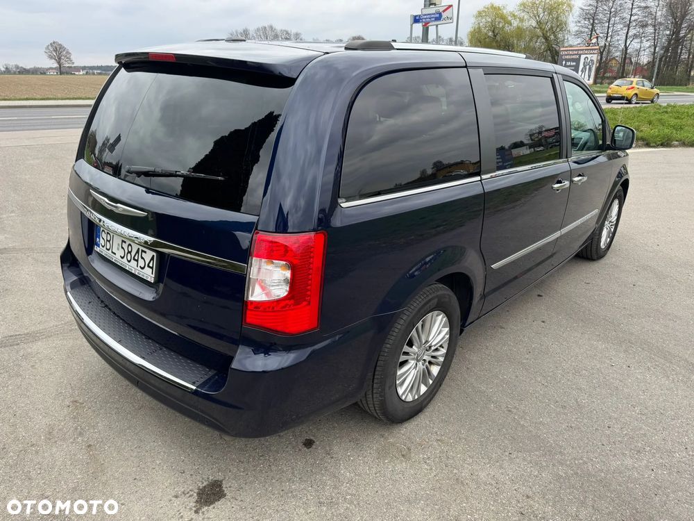 Chrysler Town & Country - 21