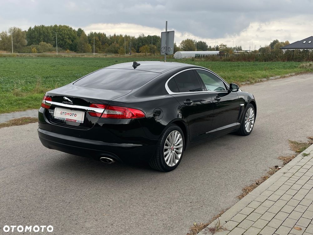 Jaguar XF 2.2 D Premium Luxury - 31