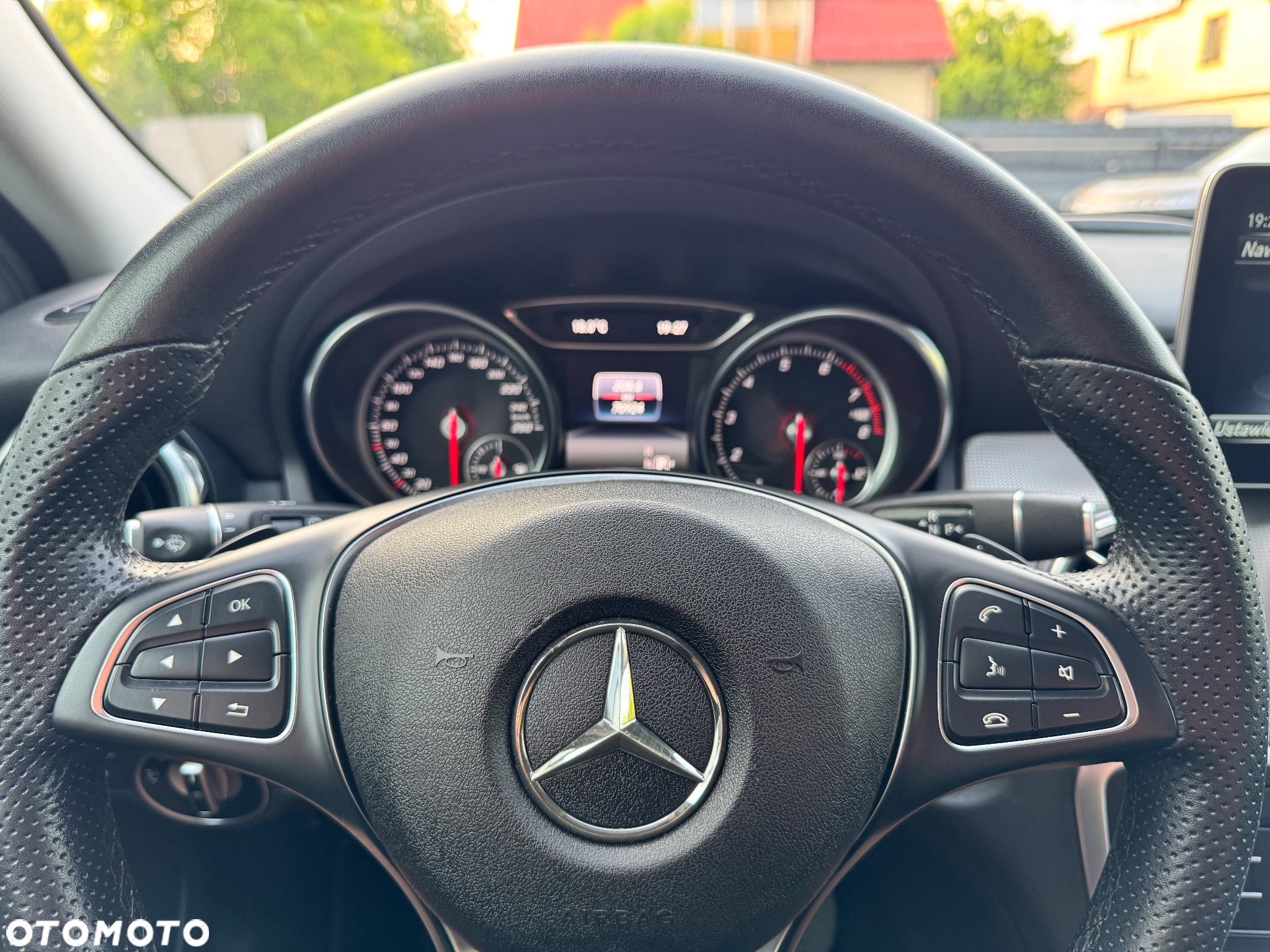 Mercedes-Benz GLA 180 7G-DCT UrbanStyle Edition - 35