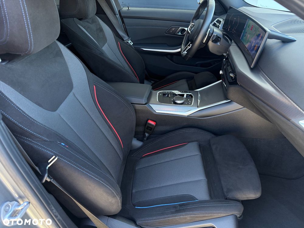 BMW Seria 3 330i xDrive M Sport - 32