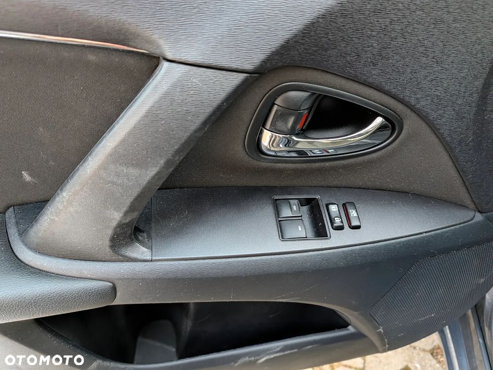 Toyota Avensis 1.6 - 10