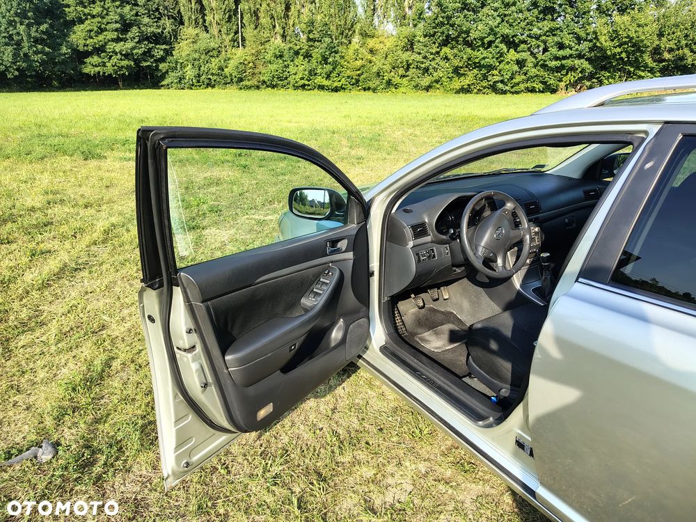 Toyota Avensis 2.0 D-4D Luna - 17
