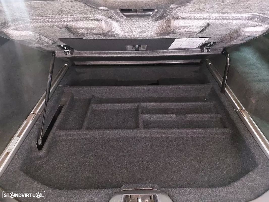 Volvo V70 2.0 D Momentum - 23