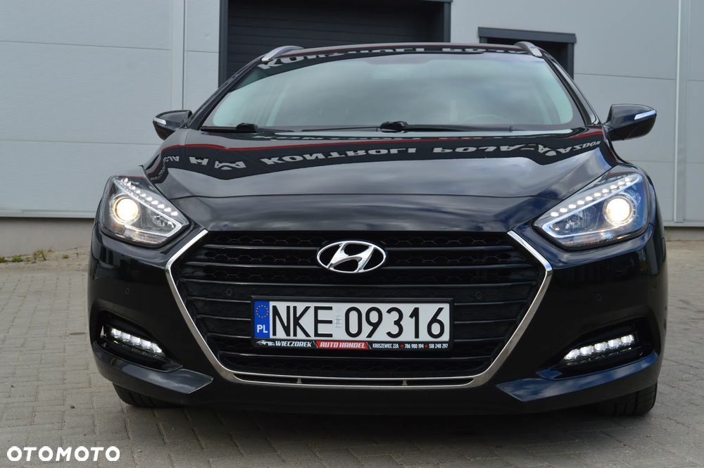 Hyundai i40 Kombi blue 1.6 Family+ - 12