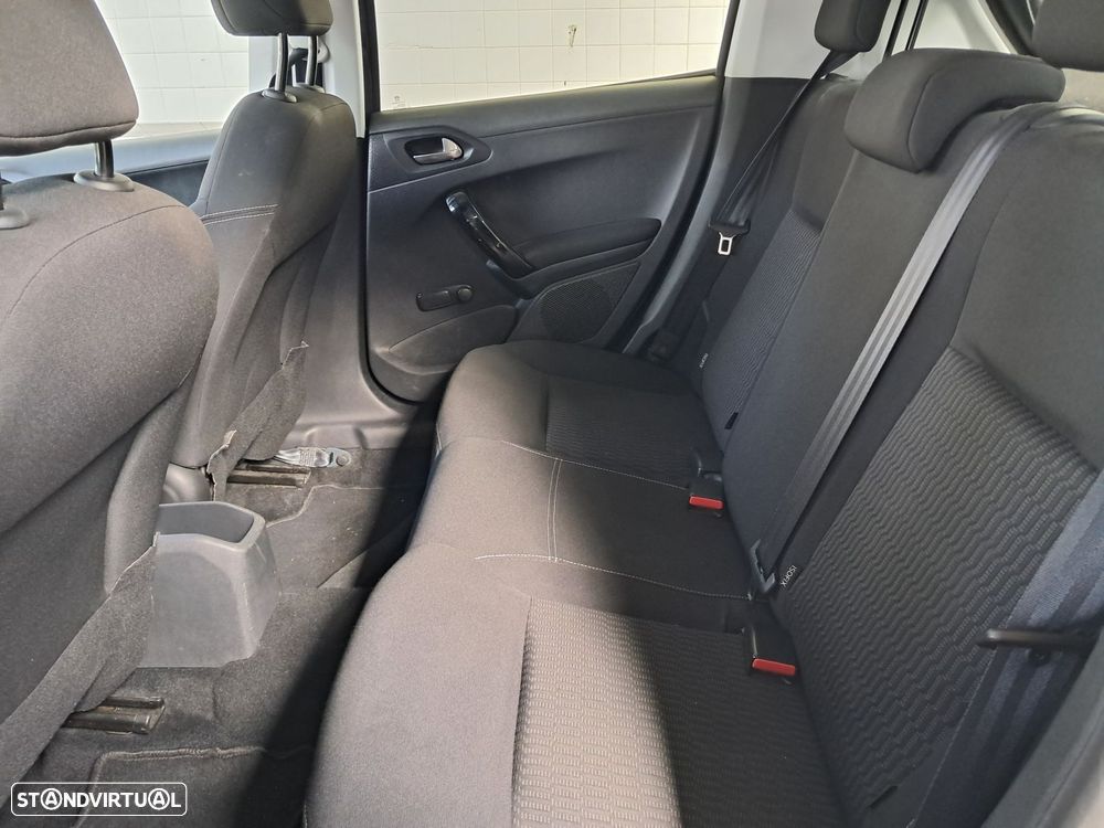 Peugeot 208 1.2 PureTech Style - 9