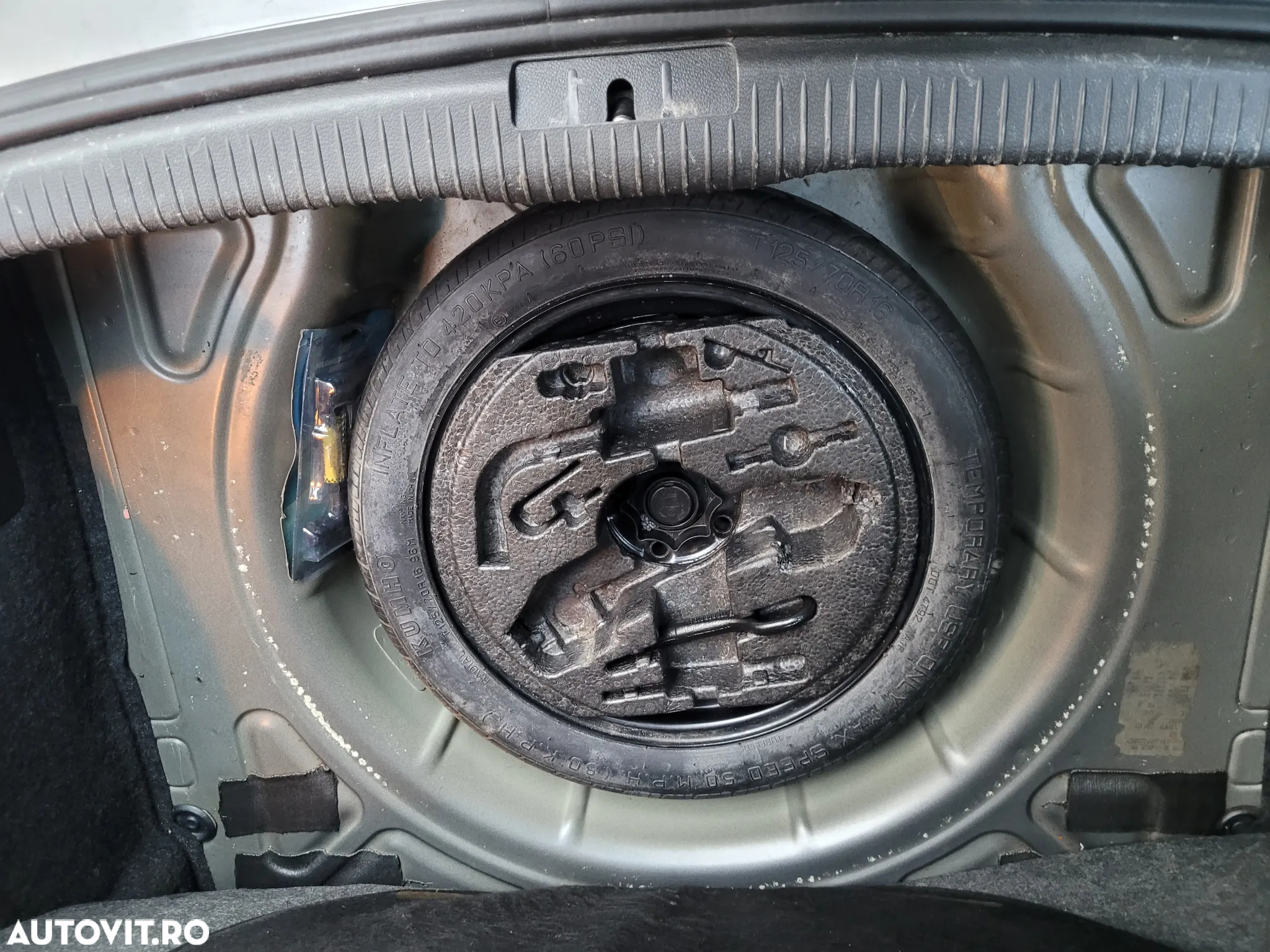 Volkswagen Golf 1.6 TDI DPF Comfortline - 8