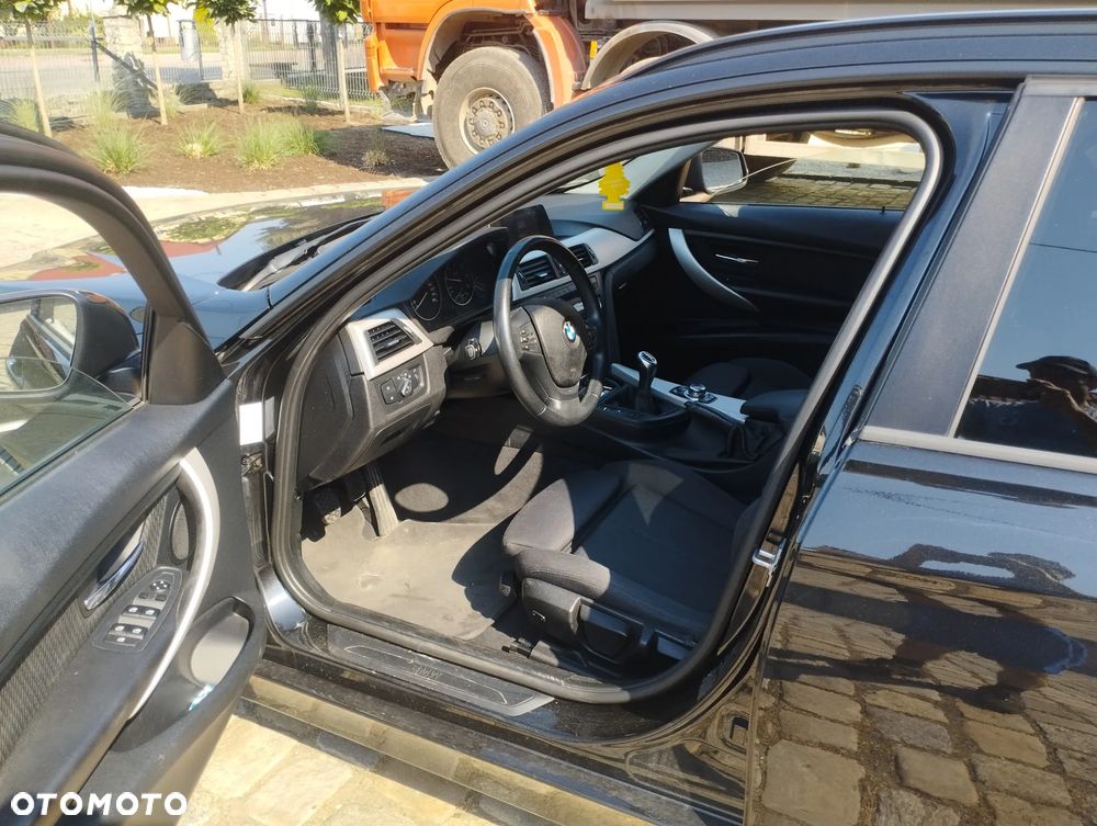 BMW Seria 3 320d xDrive - 4