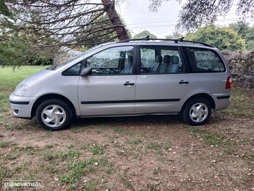 Ford Galaxy 1.9 TDi GLX - 10