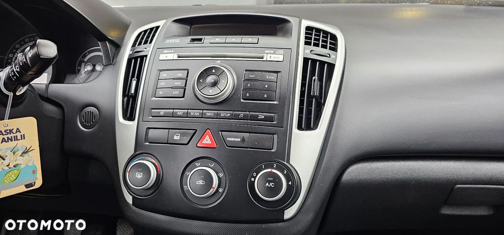 Kia Ceed 1.4 L - 11