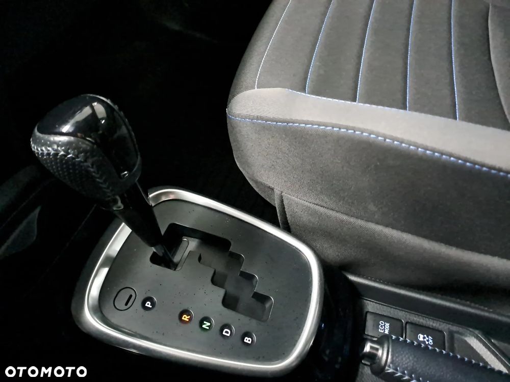 Toyota Yaris Hybrid 100 Selection Passion - 27