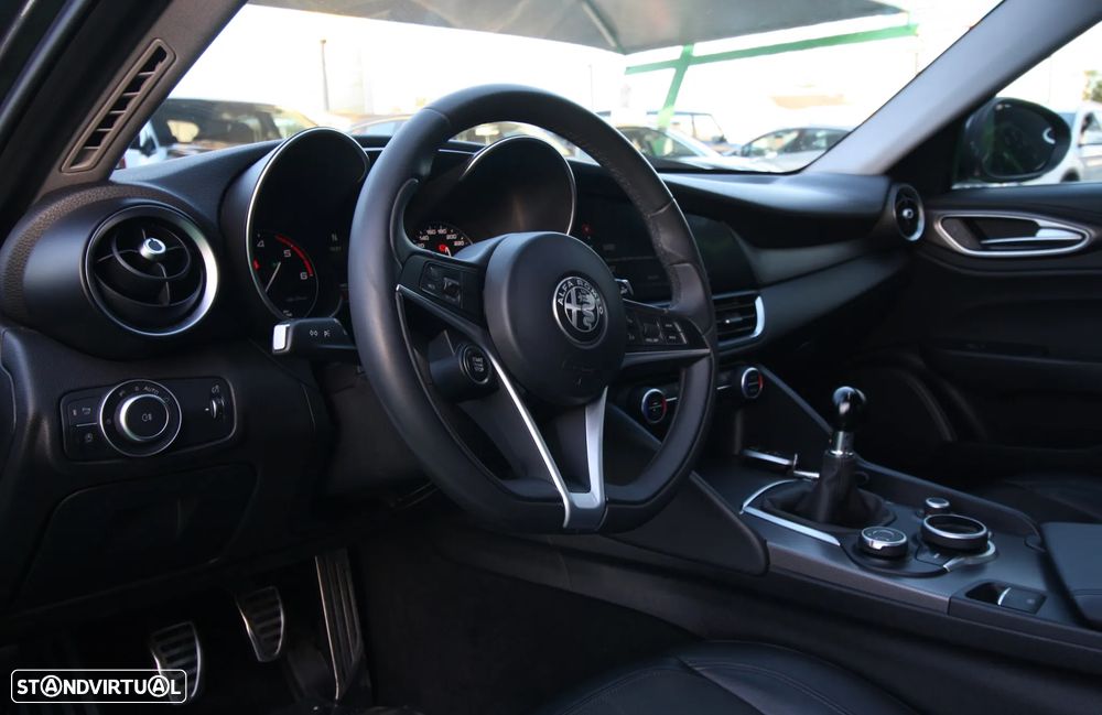 Alfa Romeo Giulia 2.2 D - 13