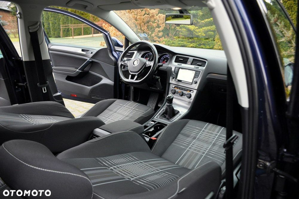 Volkswagen Golf - 24