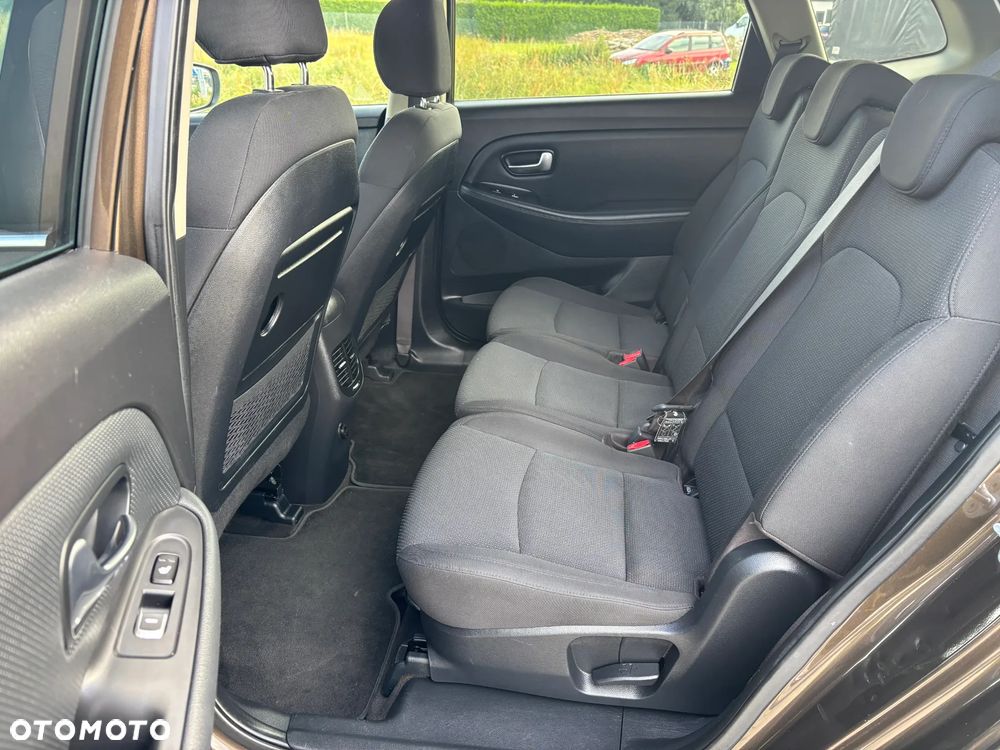 Kia Carens 1.7 CRDi 141 Dream Team Edition - 11