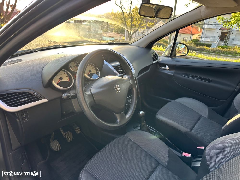 Peugeot 207 1.4 16V Active - 16