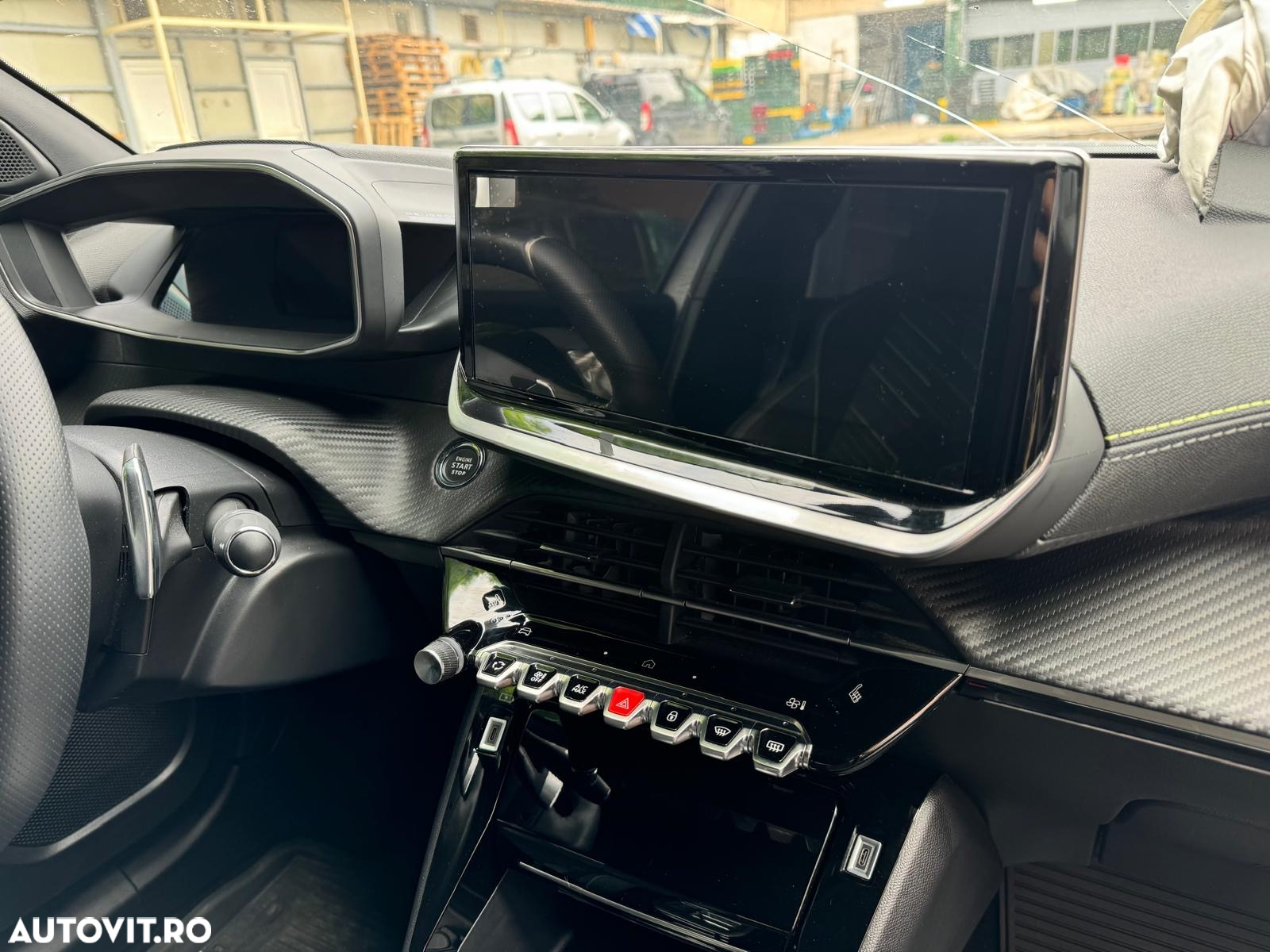 Peugeot 2008 1.2L 136 e-DCS6 MHEV GT - 11