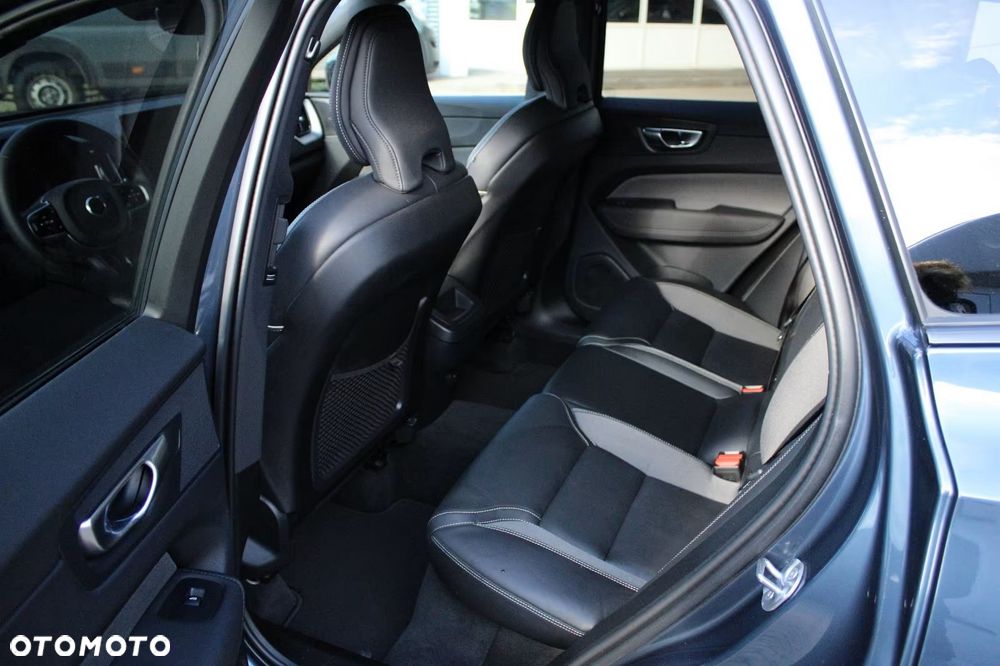 Volvo XC 60 B5 B AWD Plus Black Edition - 19