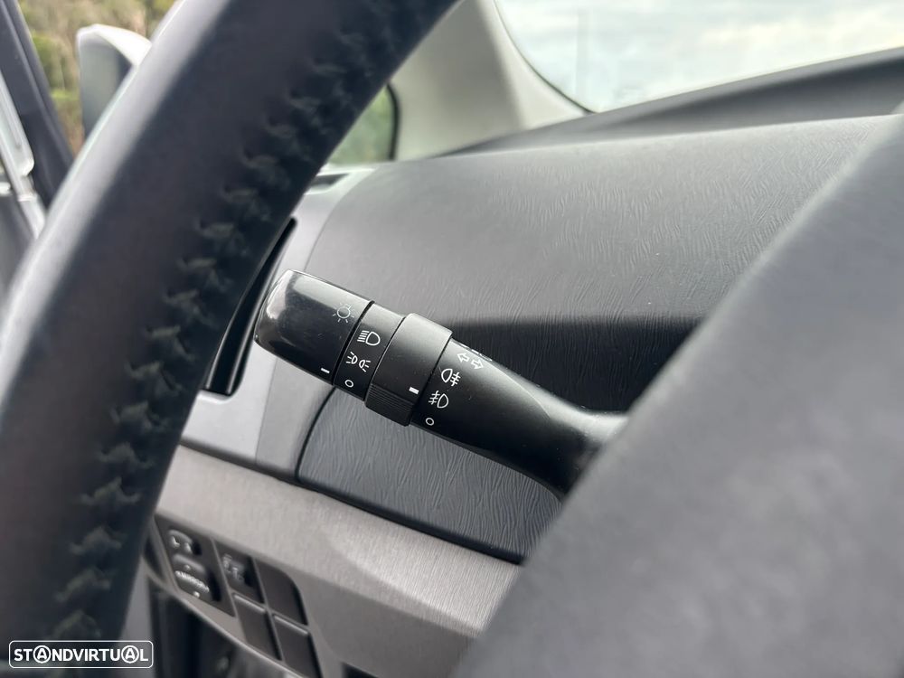 Toyota Prius 1.8 Premium - 19