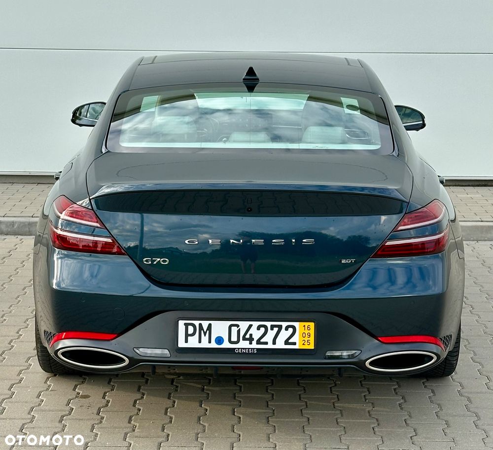 Genesis G70 Shooting Brake 2.0T RWD 8AT Premium - 29