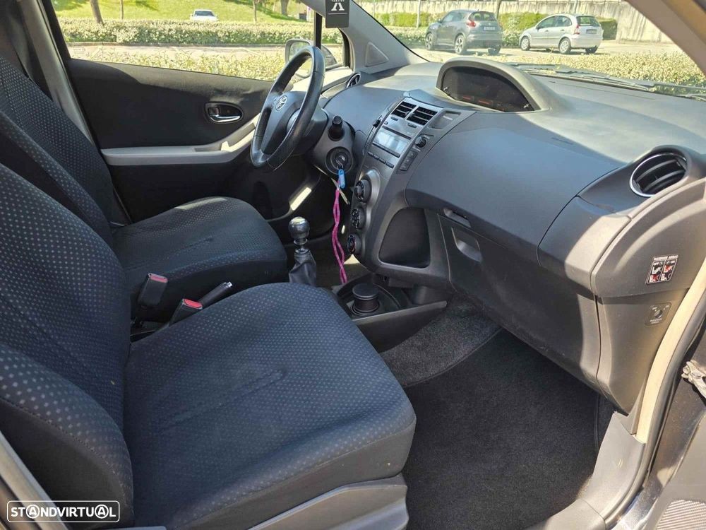 Toyota Yaris 1.4 D-4D AC - 9