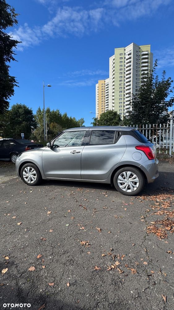 Suzuki Swift 1.2 Premium Plus CVT - 2