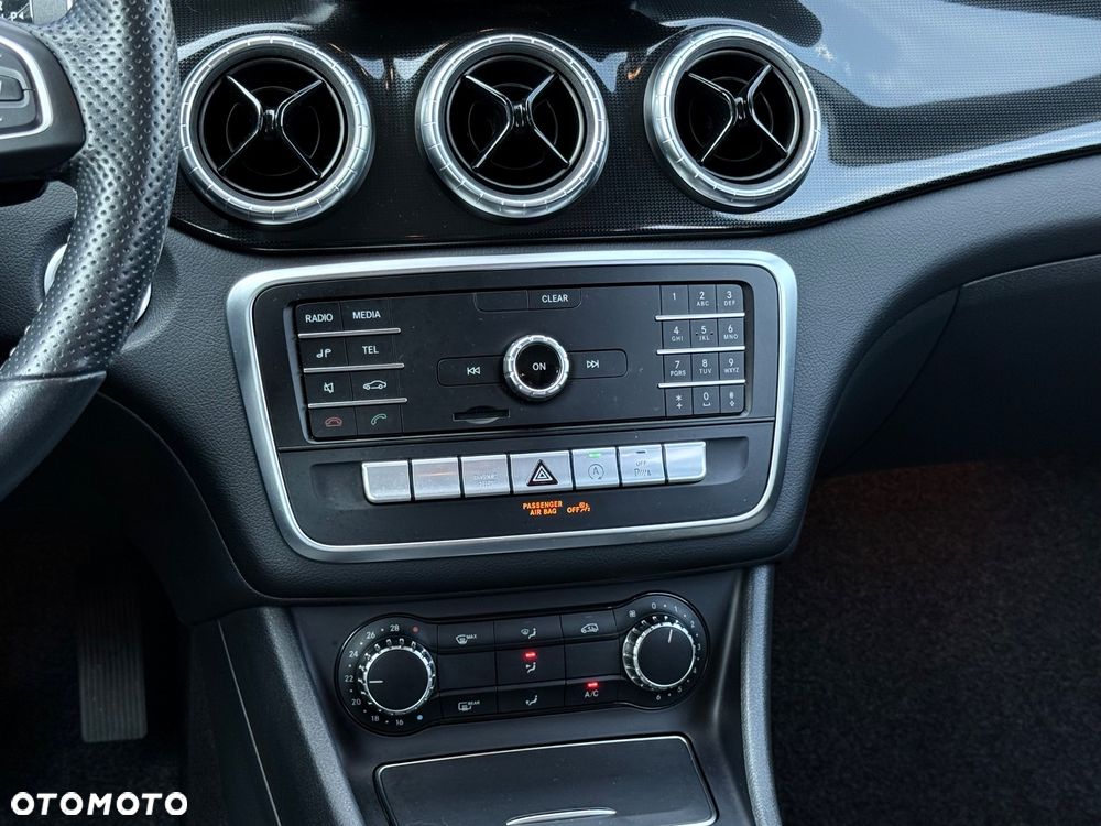 Mercedes-Benz CLA 180 7G-DCT - 19
