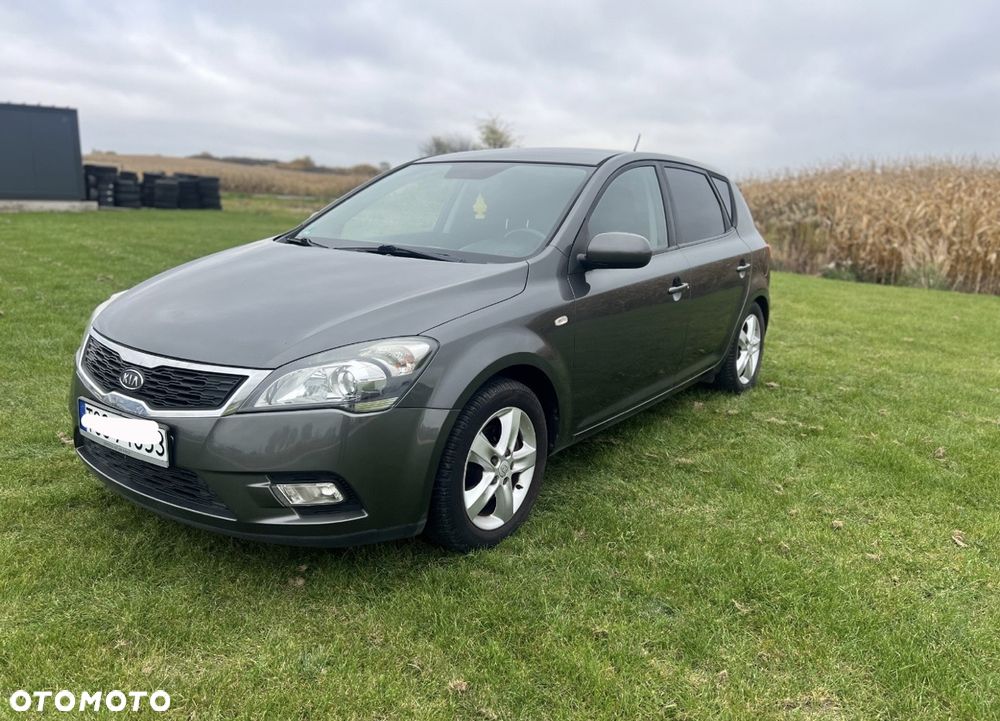Kia Ceed - 8