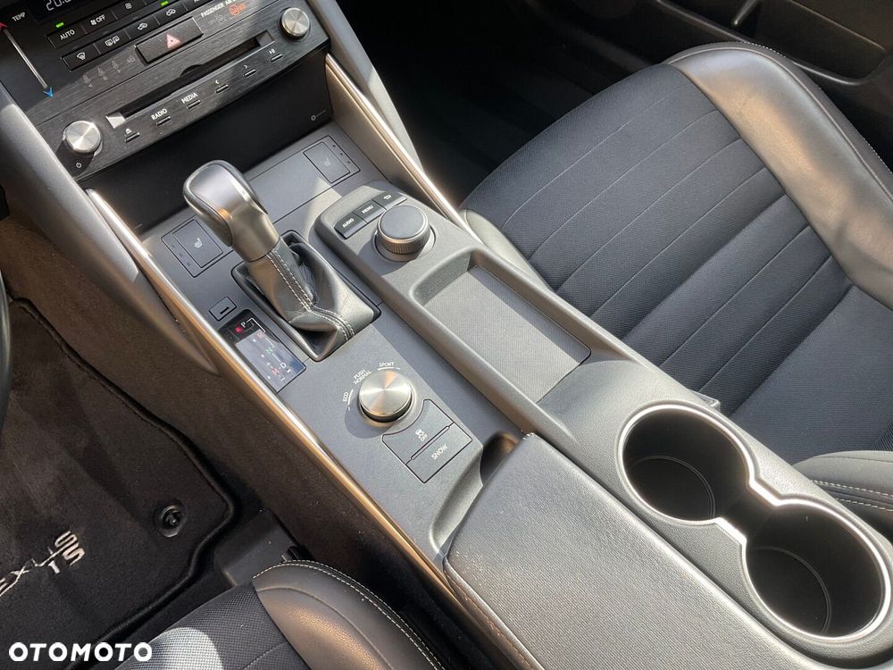 Lexus IS 200t Elegance - 28